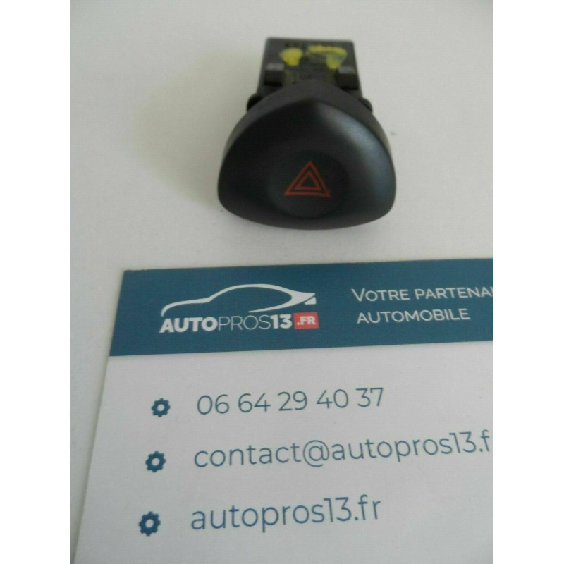 https://autopros13.fr/13331-large_default/commande-bouton-clignotant-de-warning-feux-de-detresse-renault-clio-2-phase-2.jpg